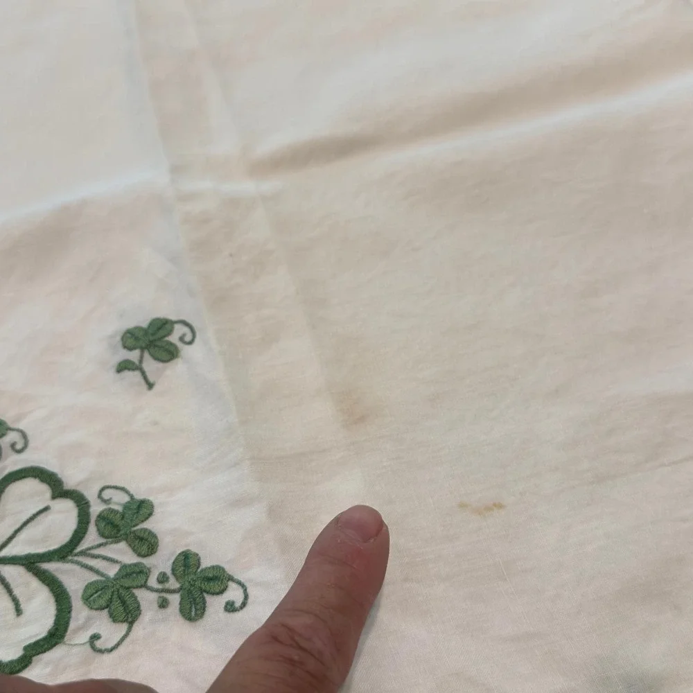 Table Topper 32 x 33 – Clover green embroidered Saint Patrick's Irish‎